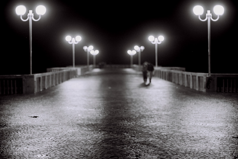 Pontile di Ostia at night time